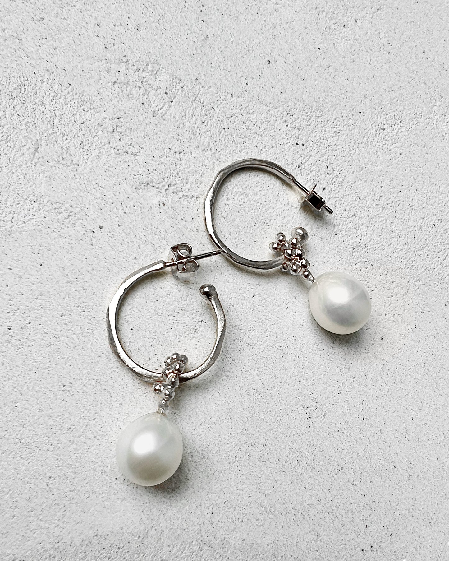 Silver Summer Kaviar pearl earrings