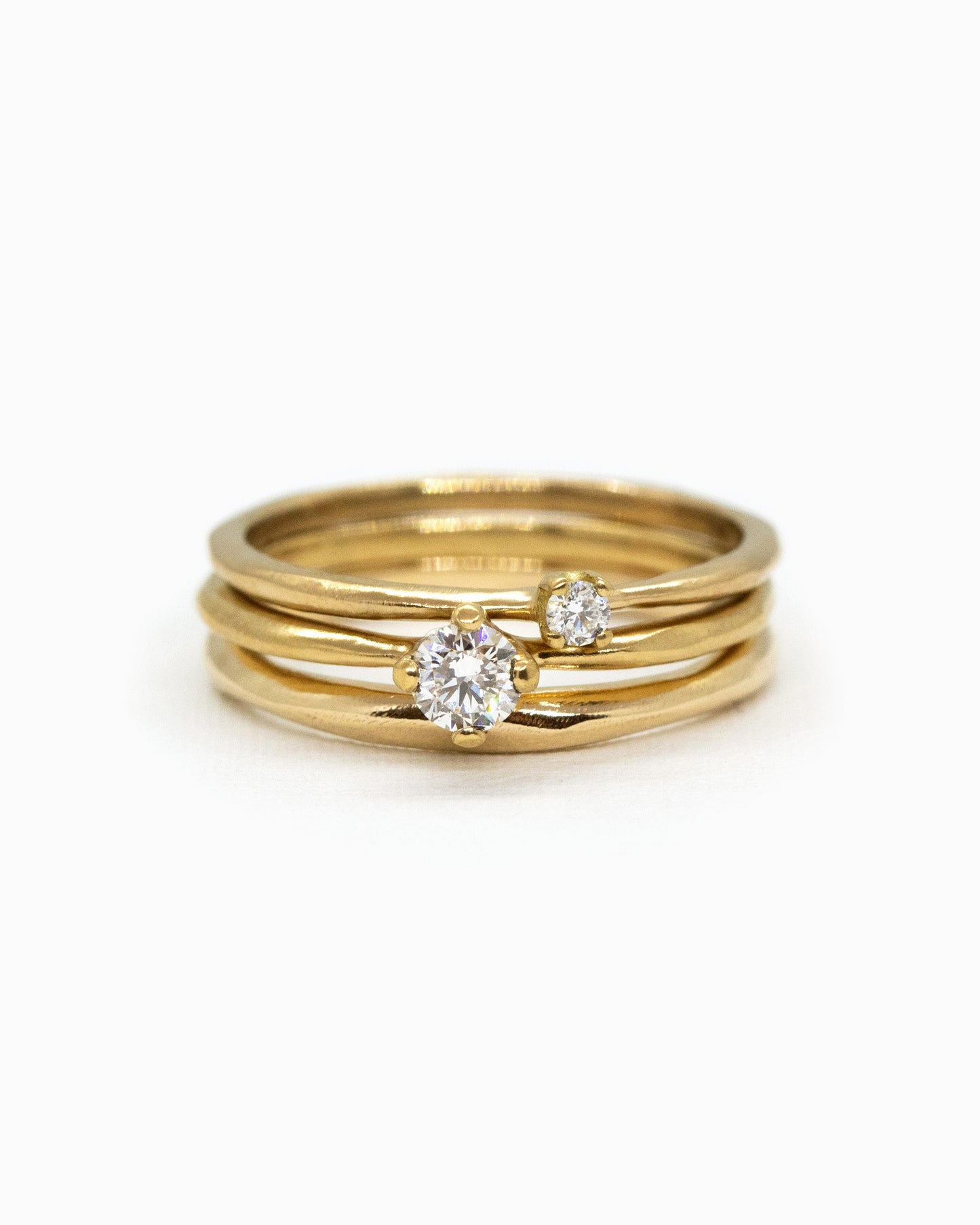 18k fairmined gold Kaviar Trio ring with white diamonds
