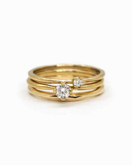 18K fairmined gouden Kaviar Trio ring met witte diamanten