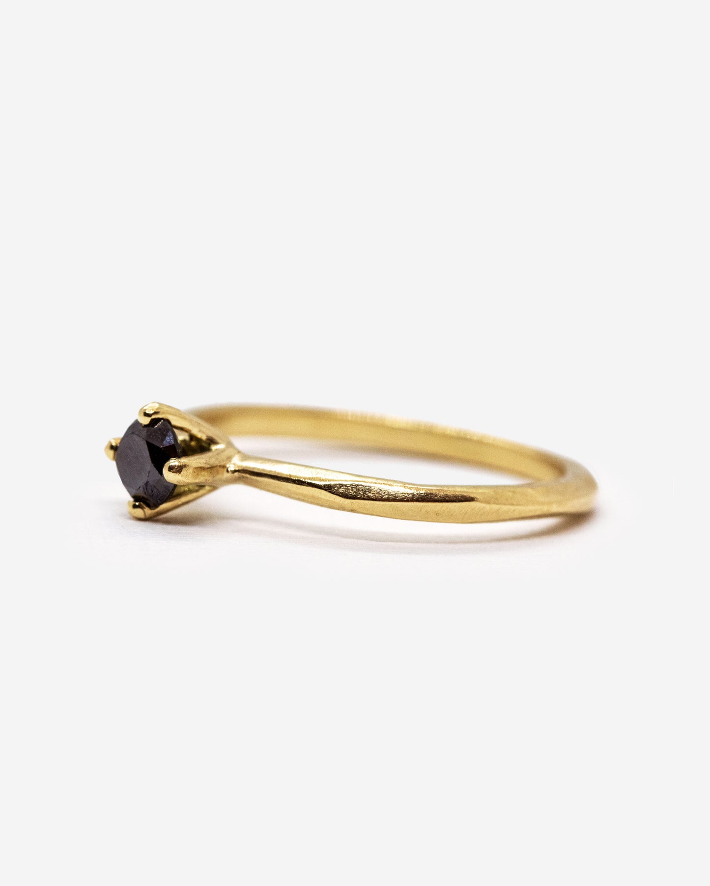18k fairmined gold Kaviar ring with black diamond