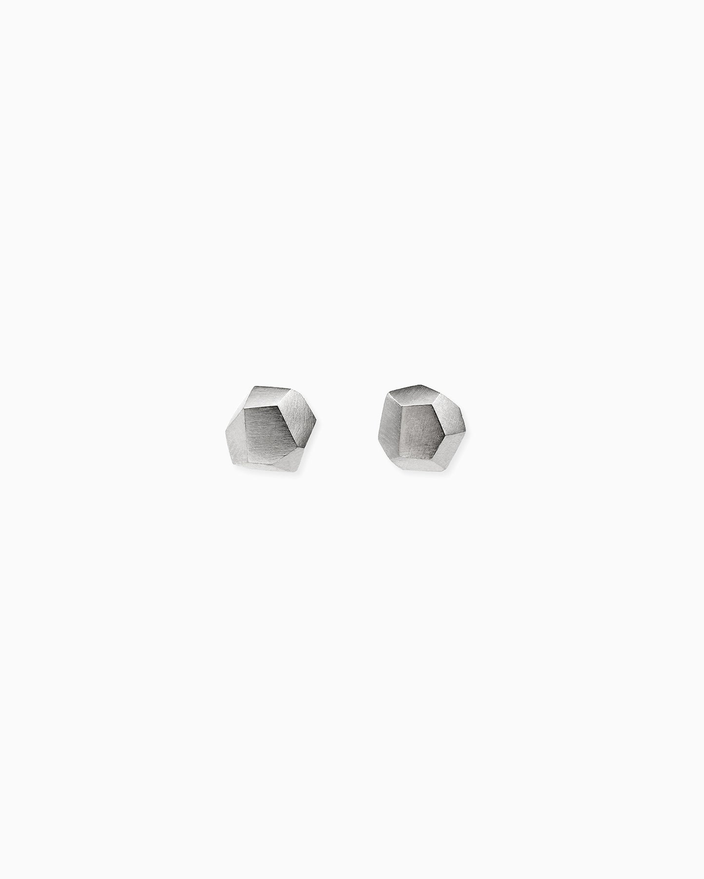 Silver earstuds Refined