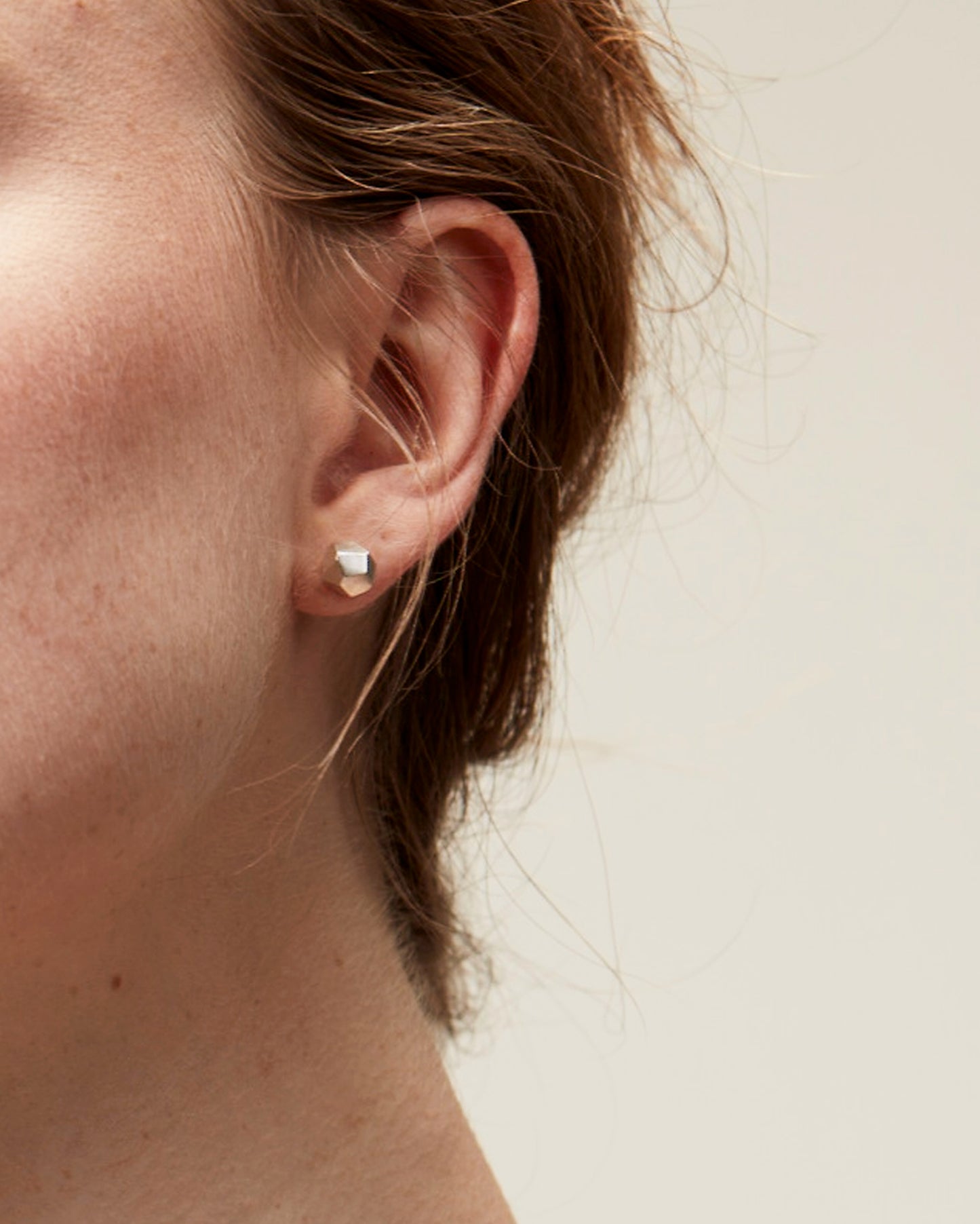 Silver earstuds Refined