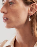 Silver chain LUGA earrings with mother of pearl