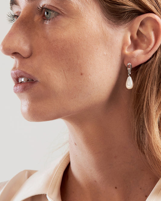 Zilveren LUGA schakel oorringen met parelmoer