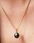 Gold-plated Kaviar necklace with black Tahiti pearl
