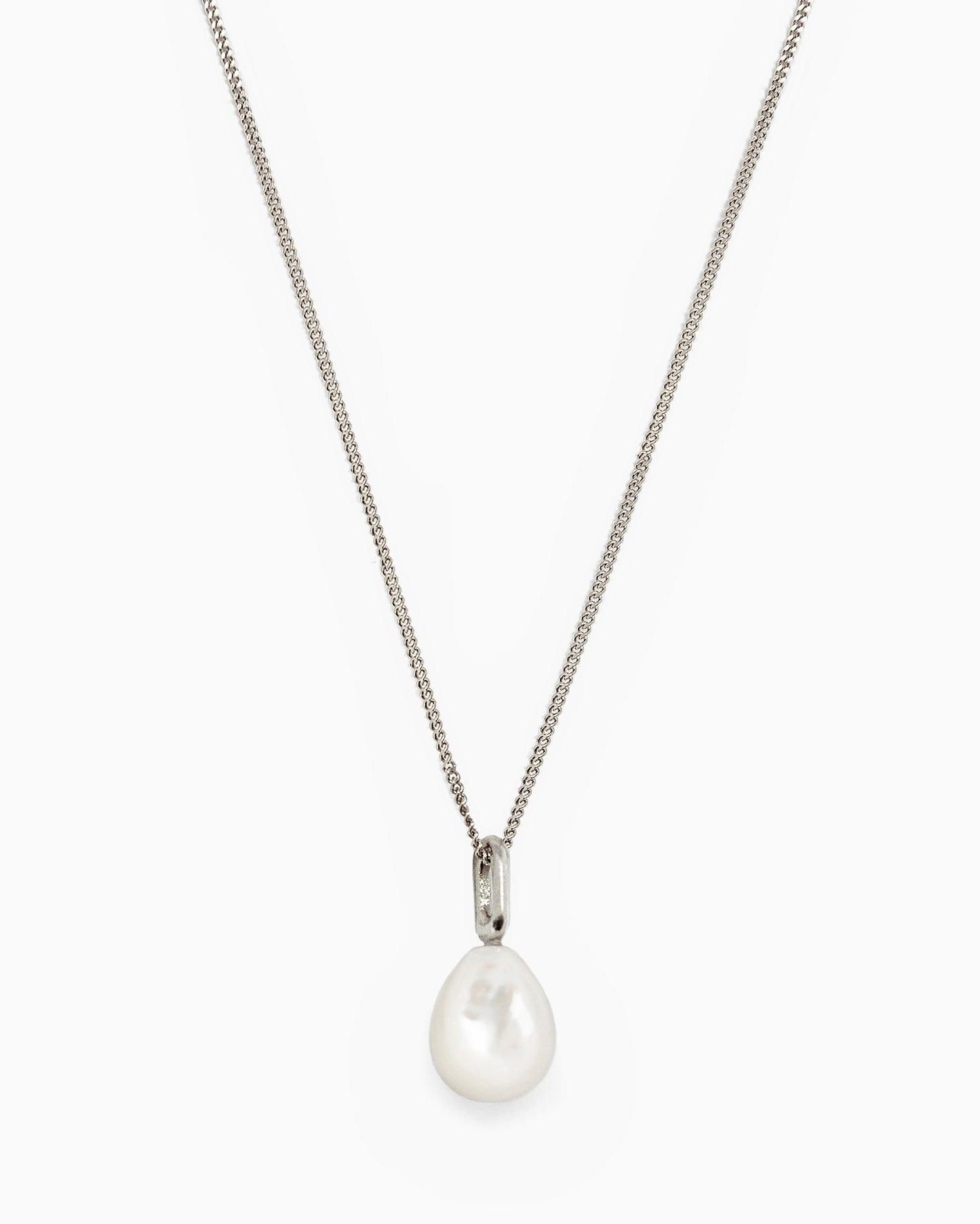 Silver LUGA necklace with mother of pearl
