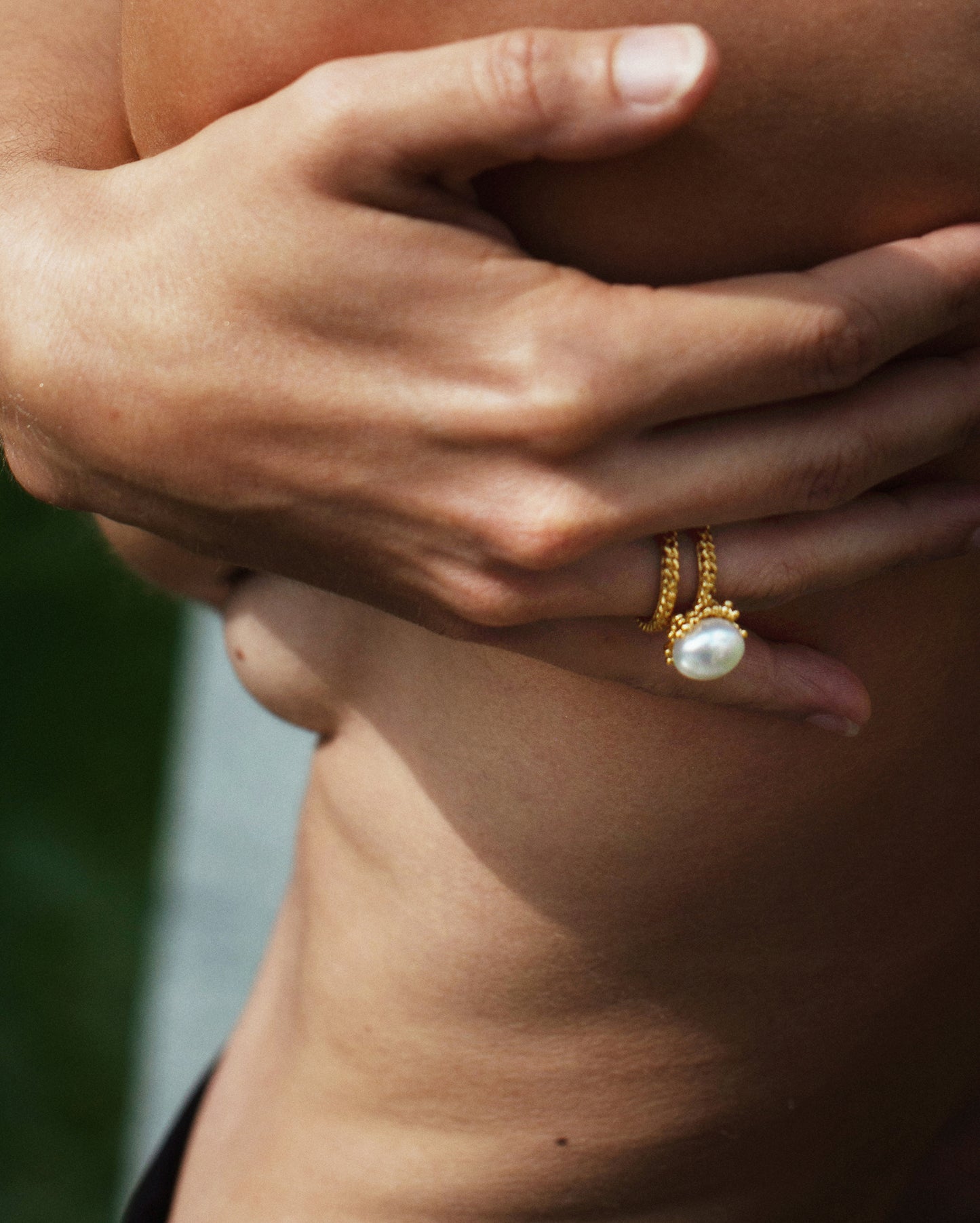 Gold-plated Summer Kaviar statement ring with pearl