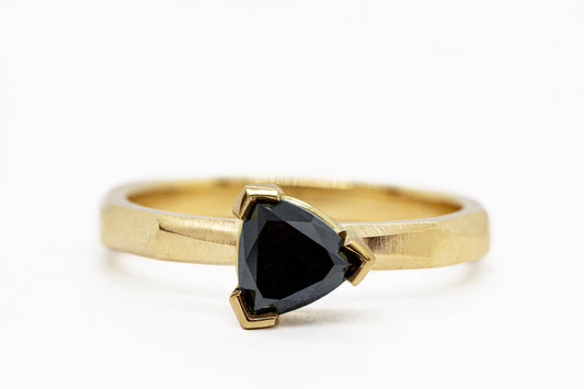 Verlovingsring met zwarte diamant