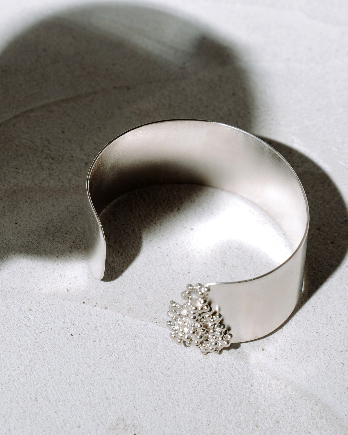Silver statement armcuff Kaviar