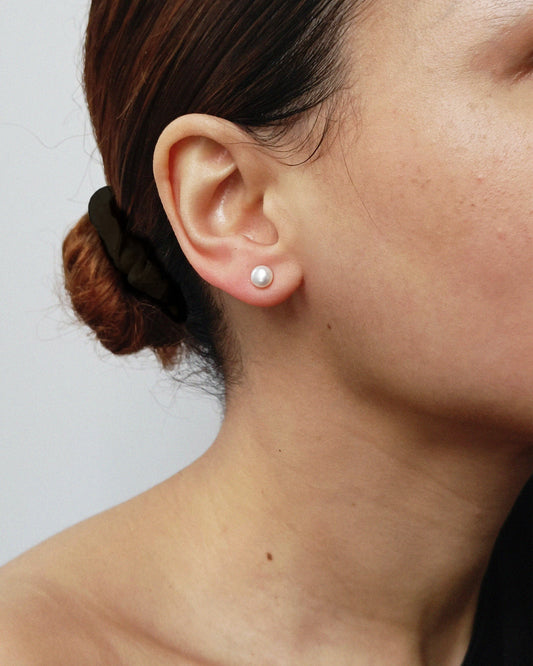 Zilveren mini parel oorstekers Summer Kaviar