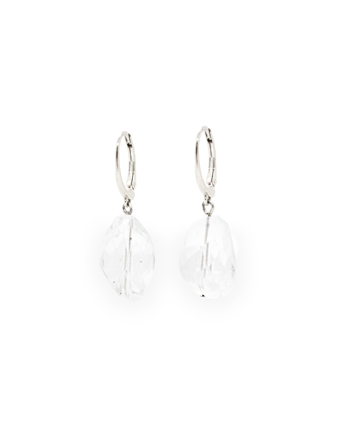 Zilveren oorringen met Bergkristal Intuitive Heart