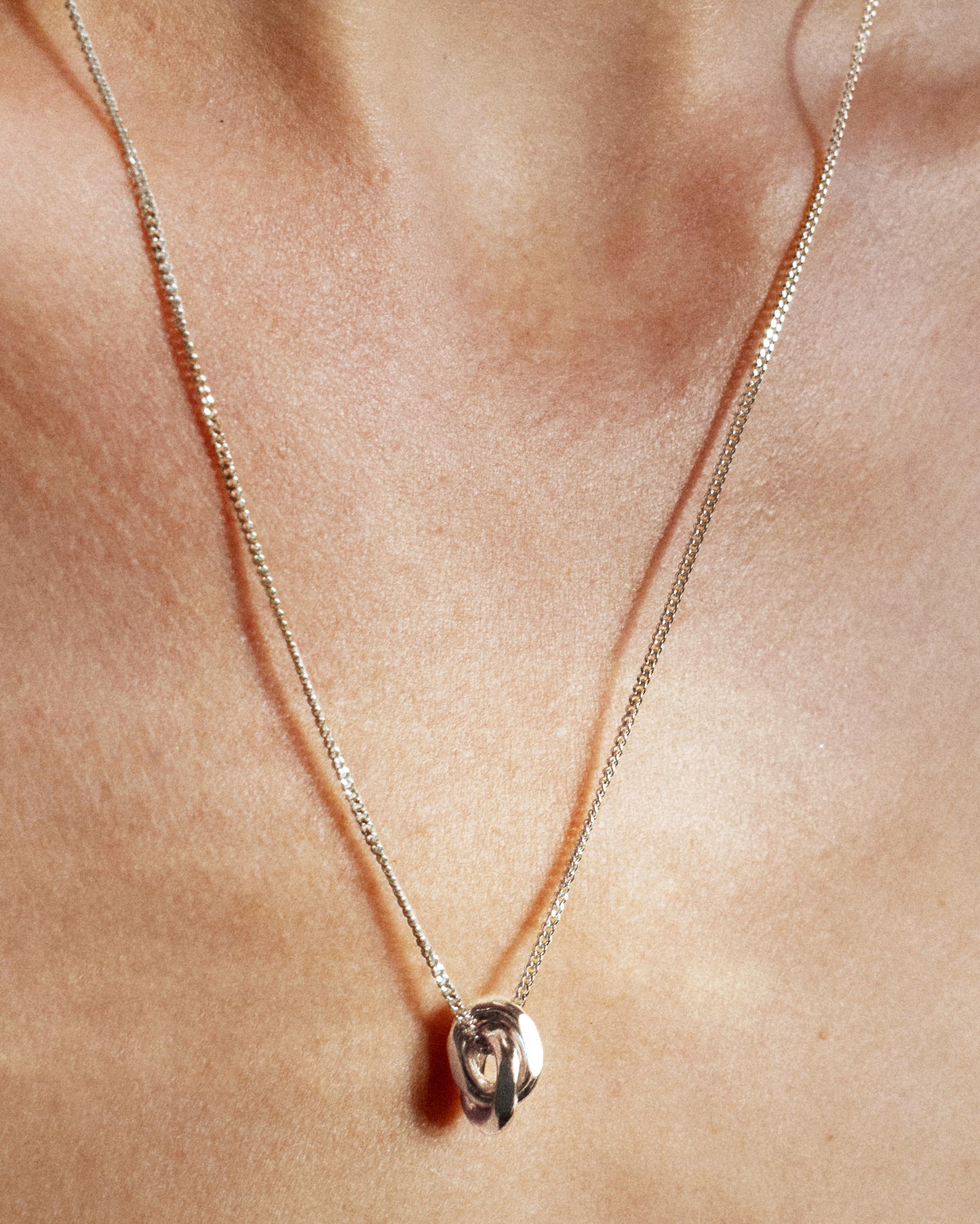 Silver necklace small Bold