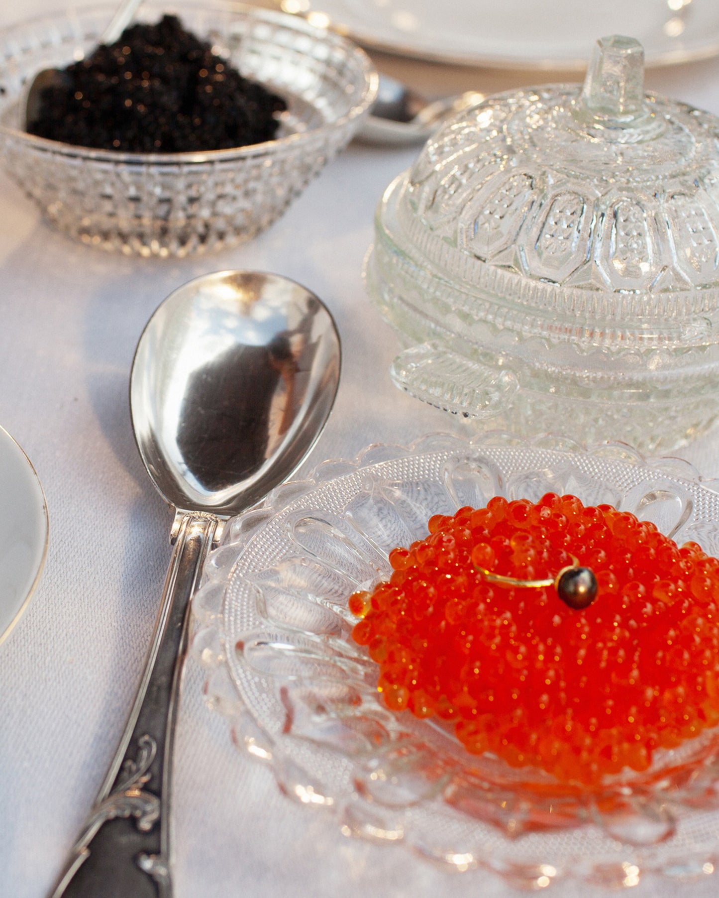 Vergulde Kaviar ring met donkere parel