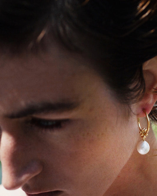 Gold-plated Summer Kaviar pearl earrings