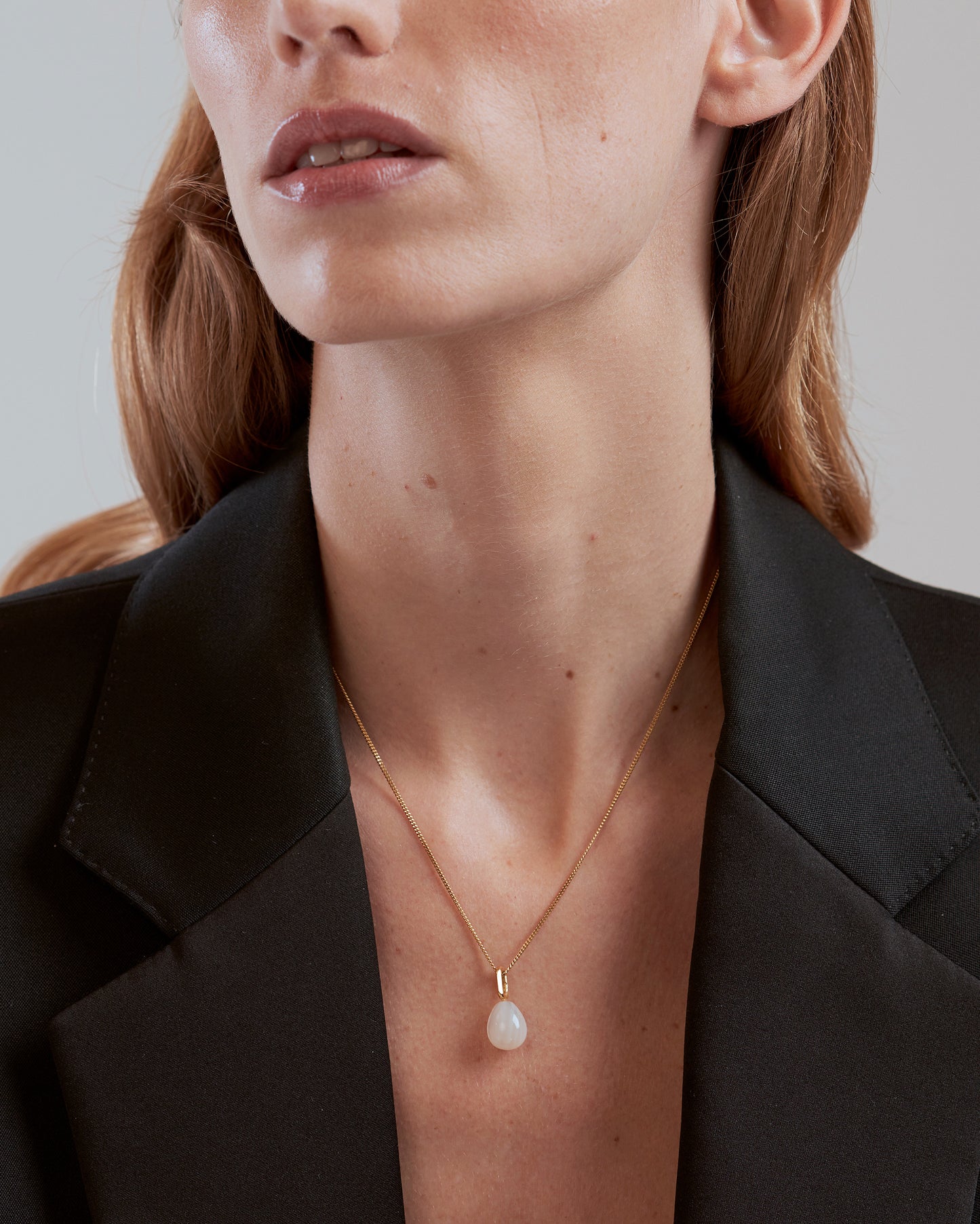 Gold-plated silver LUGA necklace with mother of pearl