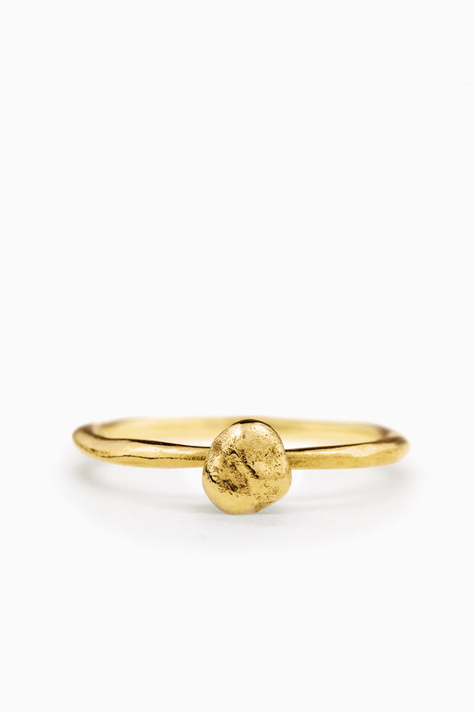 18k fairmined gouden ring met goudkorrel